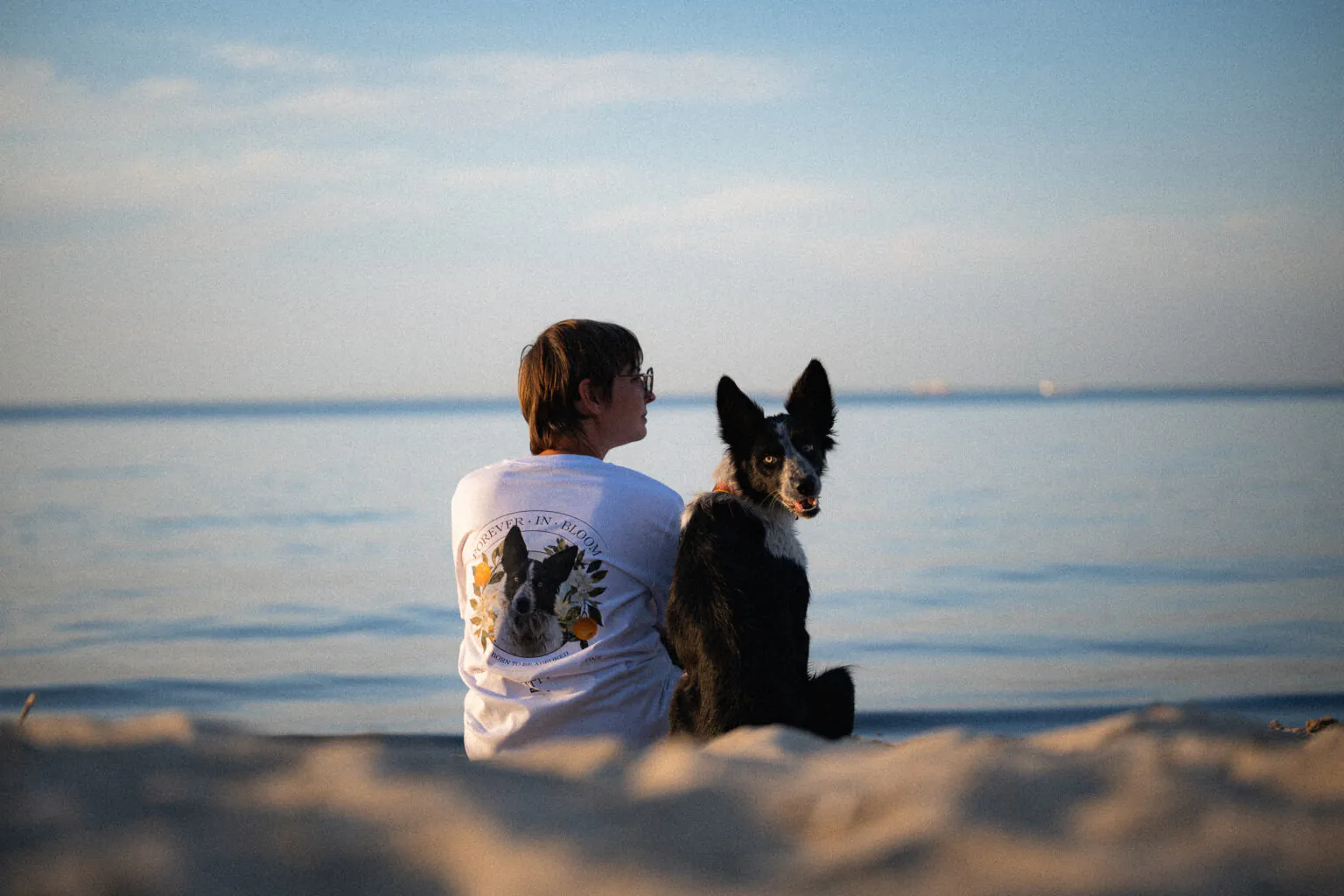 Klientka Piklo z psem nad wodą